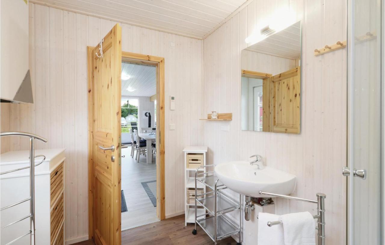 Beach Front Home In Zerpenschleuse With Wifi Екстериор снимка